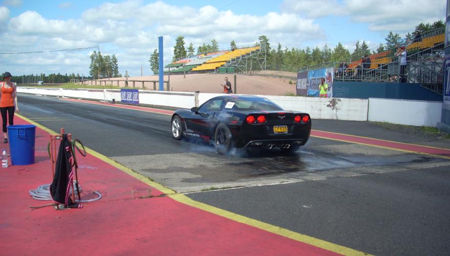 Corvette C6 Drag race