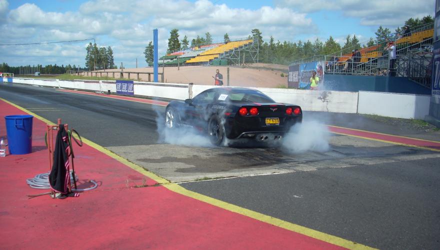 Corvette C6 Drag race