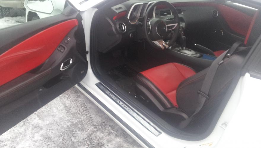 Camaro 2SS/RS Red interior